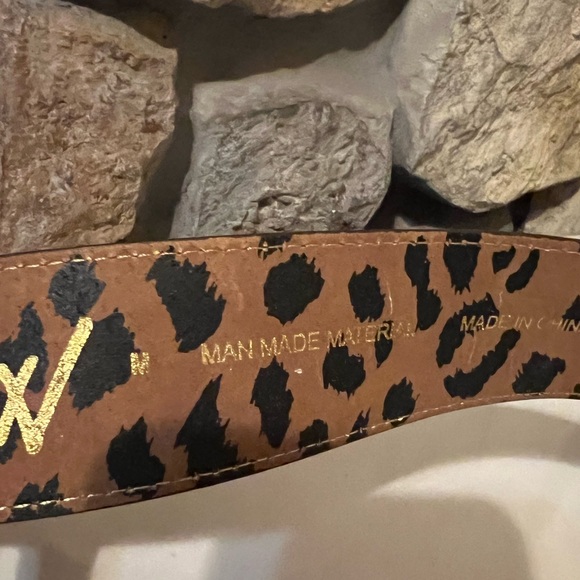 Betsey Johnson Brown Belt Vegan Faux Leather size M - Picture 5 of 8